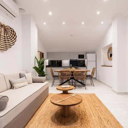 Blue Paradise Apartment