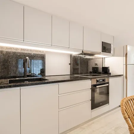 Blue Paradise Apartment *